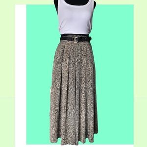 Vintage animal print midi skirt! 🐆
